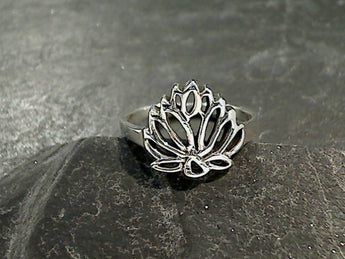 Size 5.75 Sterling Silver Lotus Ring