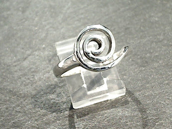 Size 7.5 Sterling Silver Swirl Ring