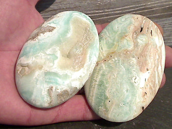 Caribbean Calcite 160g - 170g Palm Stone