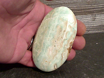 Caribbean Calcite 147g Palm Stone