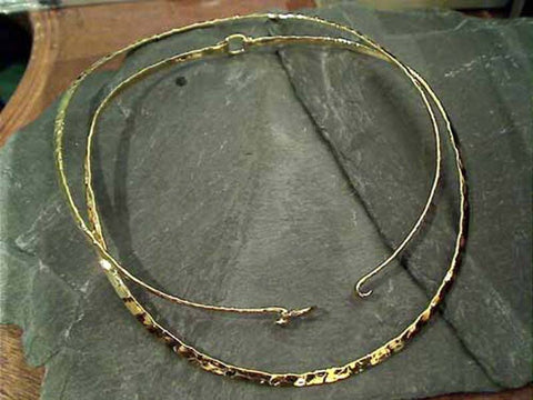 Alchemia 4mm Hammered Locking Neck Cuff